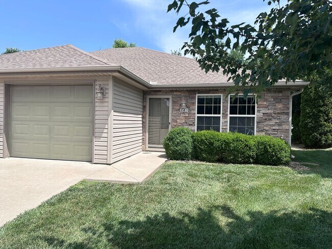Foto del edificio - 3 Bed | 2 Bath | 1 Car Garage Single Level Duplex in Blue Springs; Lee’s Summit Schools