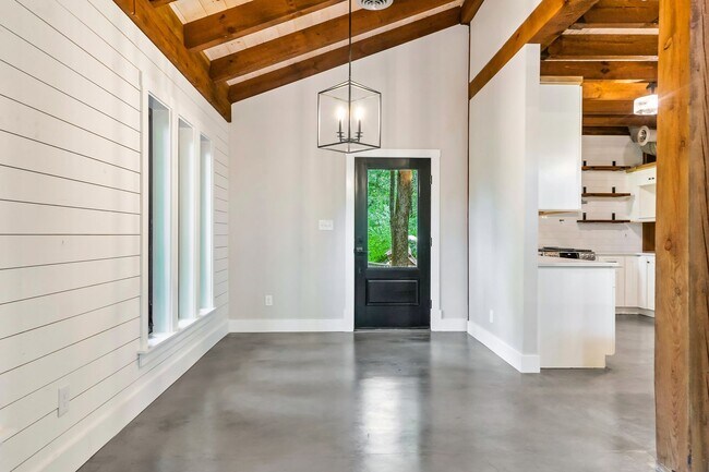 Foto del edificio - Upscale Barndominium in Maryville, TN  - C...