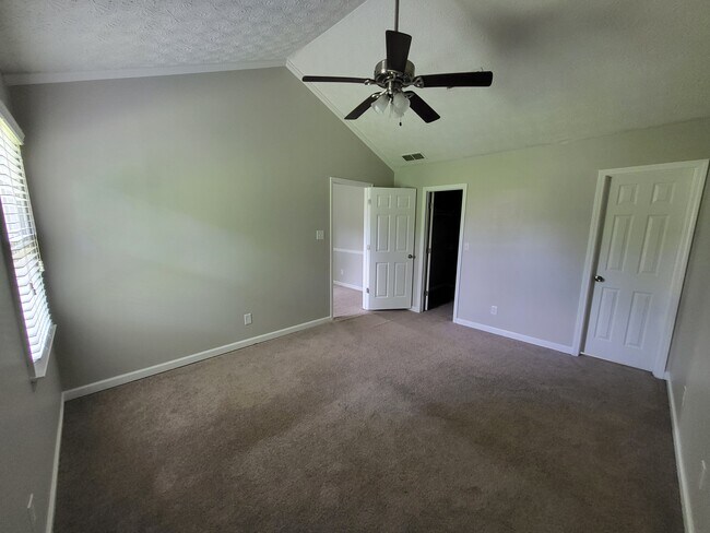 Foto del edificio - 10 Meadow Sweet Ln