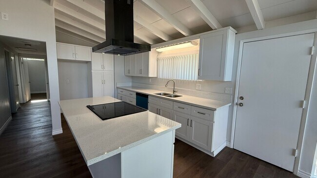 Building Photo - Incredible Remodled 4 bedroom House