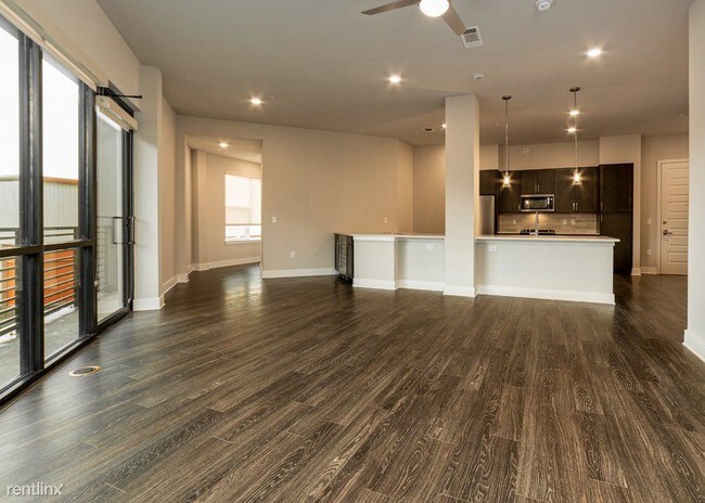 Building Photo - 3 br, 2.5 bath  - 1321 W 5th St