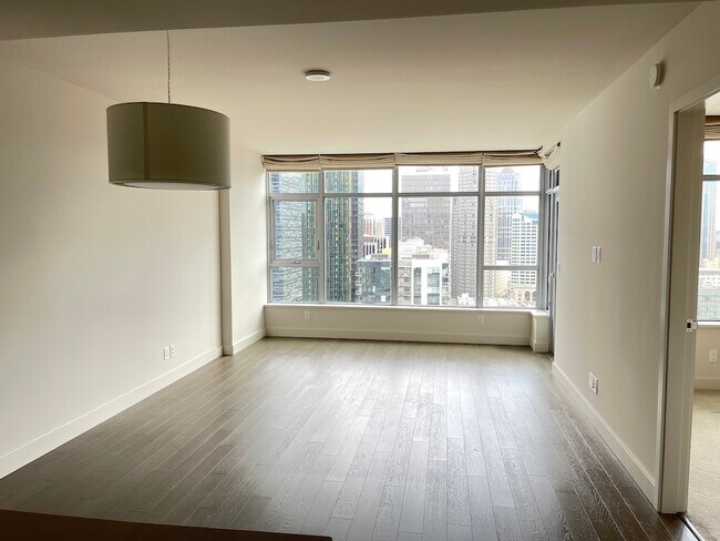 Building Photo - 588 Bell St