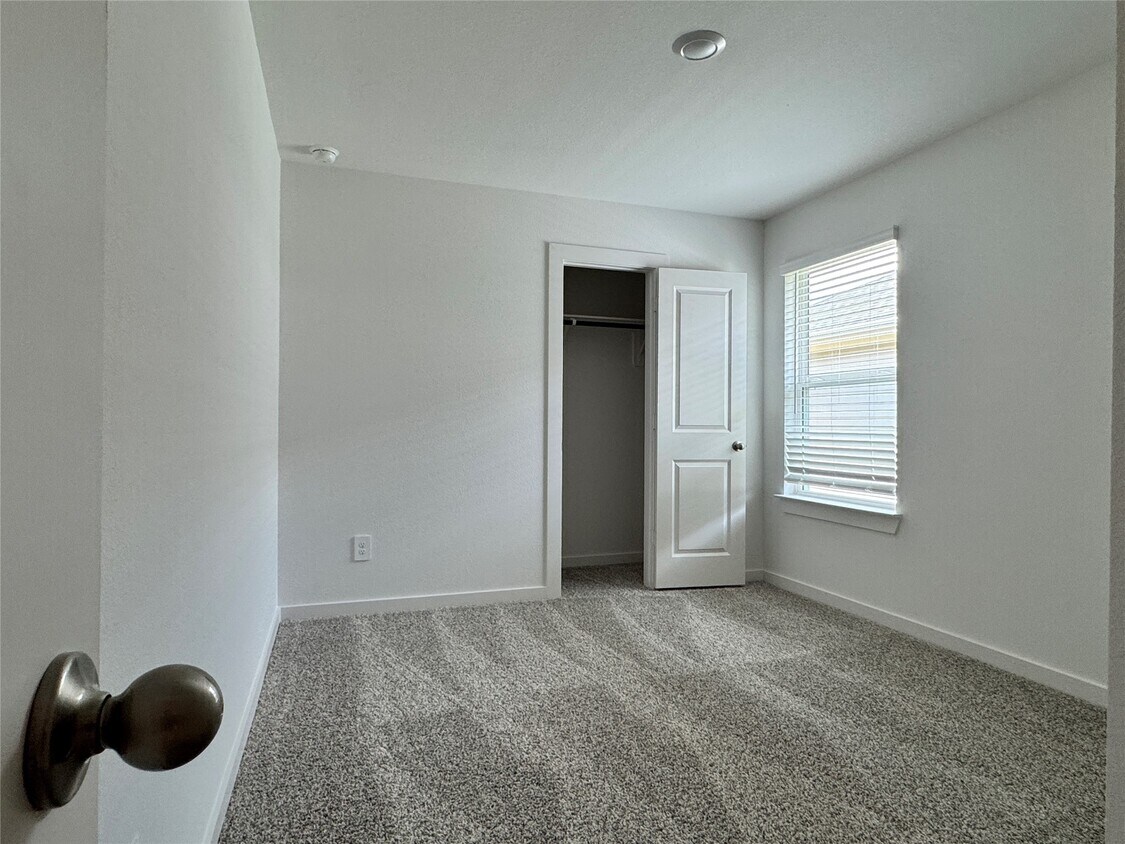 Building Photo - 30434 Canterbury Fields Dr