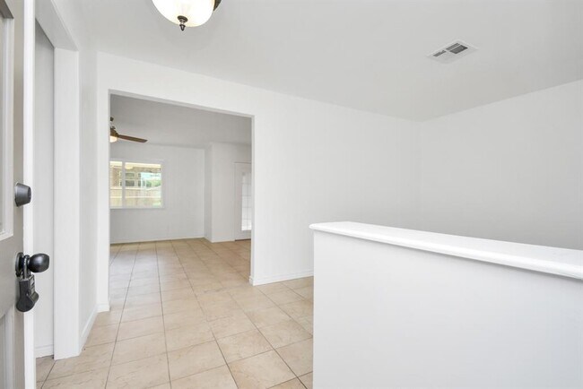 Foto del edificio - 10951 Shadow Wood Dr
