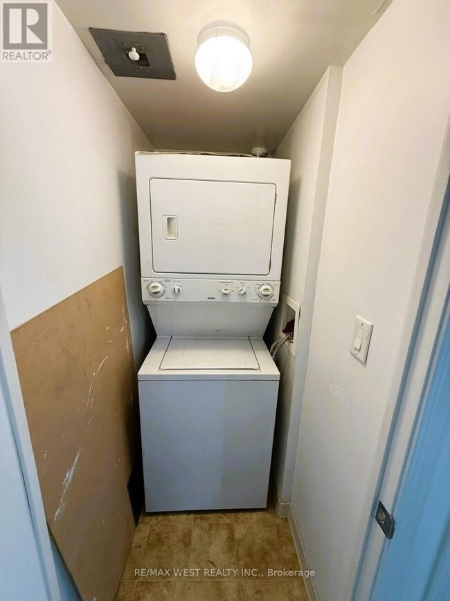 Building Photo - 208 Enfield Pl