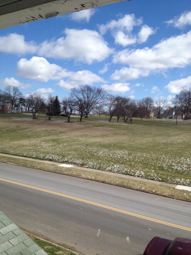 Vista frontal - 207 S Western Ave