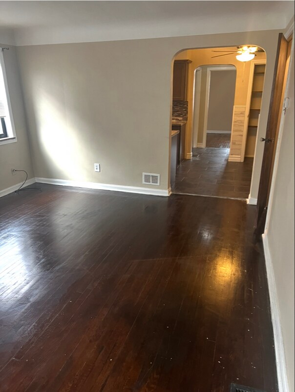 Foto del edificio - 3077 Glenmore Ave