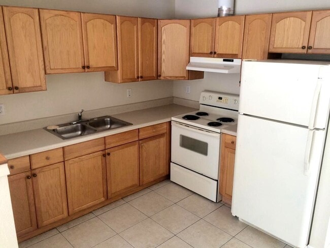 Foto del edificio - Conveniently Located 3BR/1BA Dade City Triplex NO APPLICATION FEE!