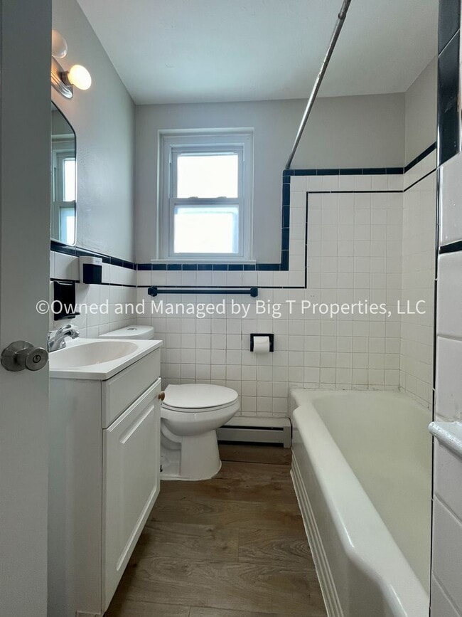 Building Photo - 203 Marsh Ln