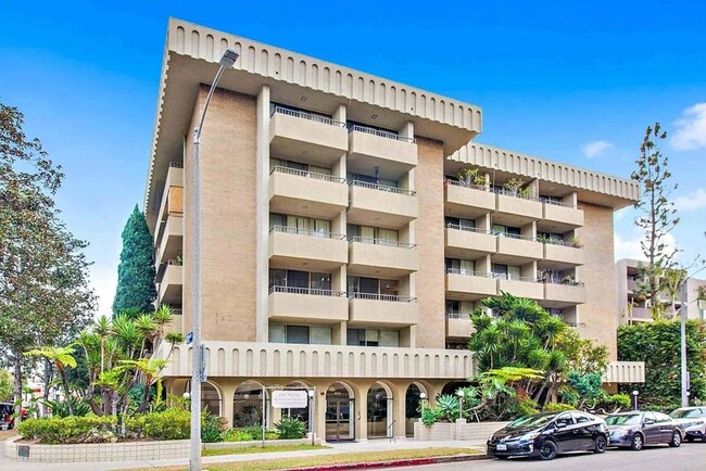 Building Photo - Wonderful Westwood Two Bedroom Condo Immed...