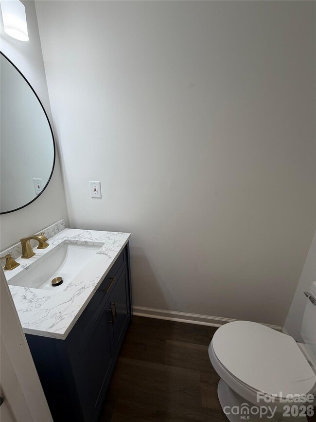 Foto del edificio - 5406 Barrington Dr