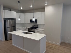 Building Photo - 1169 N Meridian Ln