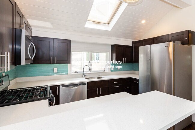 Building Photo - 71 Orchard St