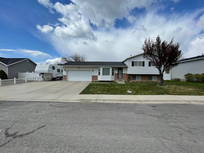 Building Photo - 2791 E 1520 S
