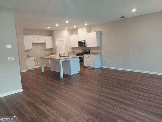 Building Photo - 2050 Lanier Harbor Pt