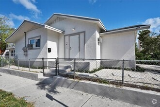 Building Photo - 1411 SW 3rd St