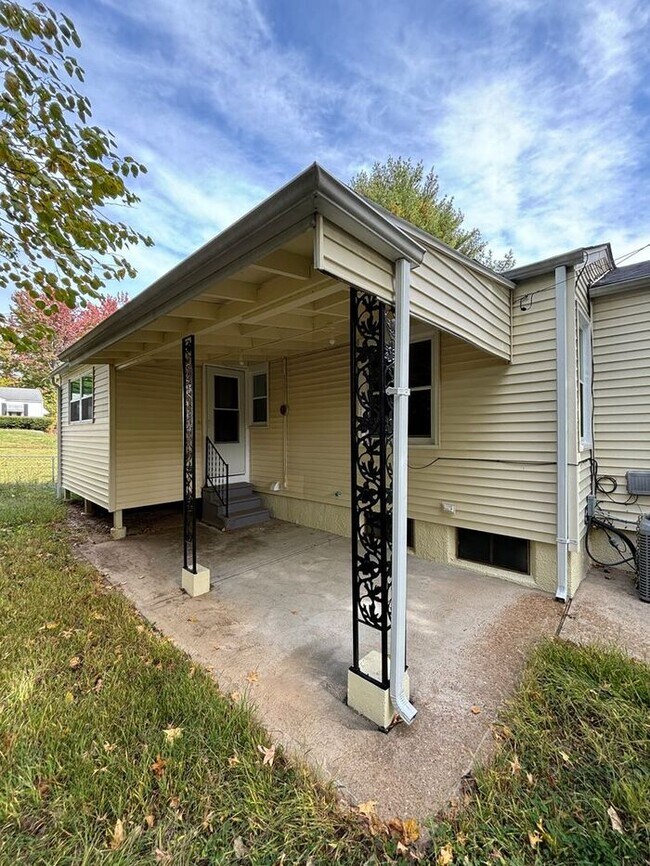 Foto del edificio - Charming 4-Bedroom Home in a Prime Locatio...