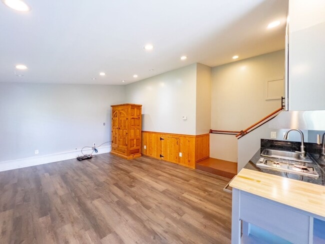 Building Photo - Charming Country Studio with Vineyard Views – New Build!