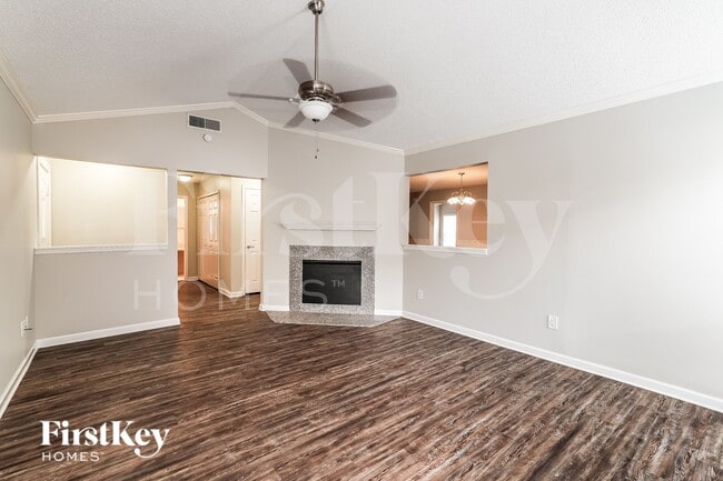 Foto del edificio - 7027 Silvermill Dr
