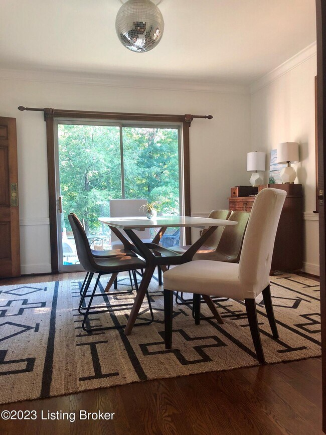 Foto del edificio - 11900 Spring Garden Ln