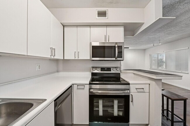 Foto del edificio - 1400 NE 54th St