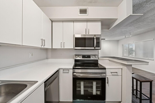 Building Photo - 1400 NE 54th St