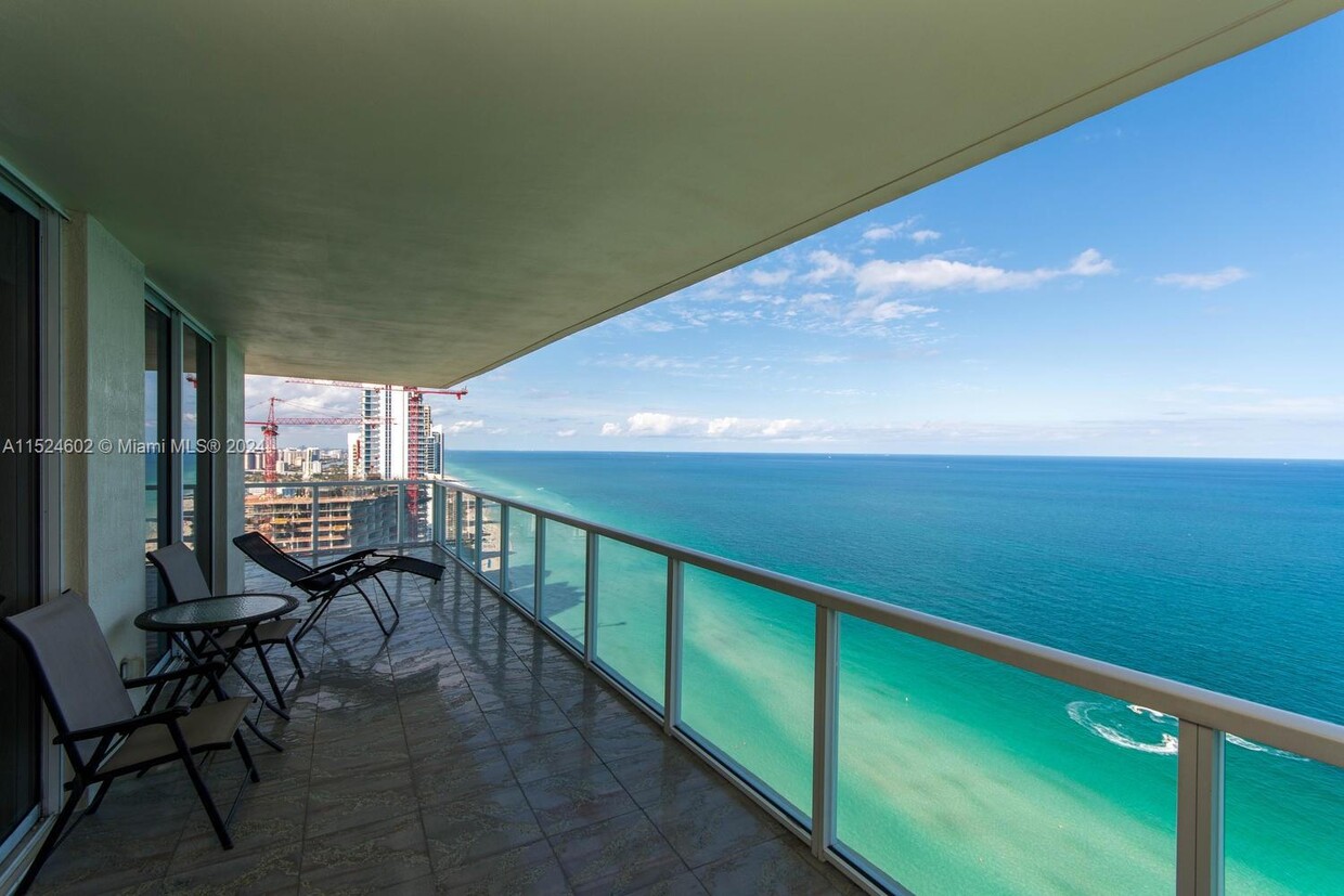 Primary Photo - 16699 Collins Ave
