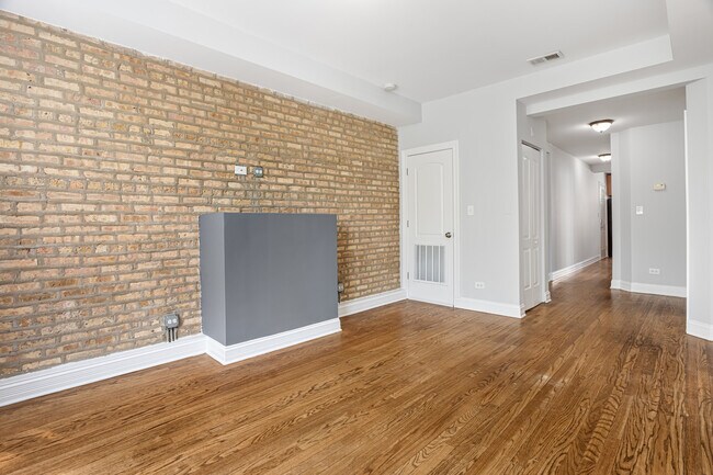Foto del edificio - 7326 N Damen Ave