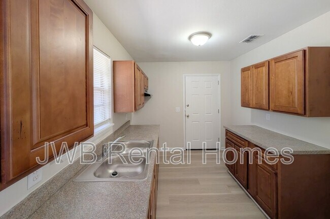 Foto del edificio - 4721 Rochdale Rd