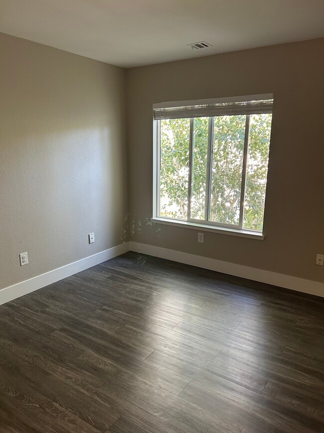 Building Photo - 6570 Cotton Wood Cir