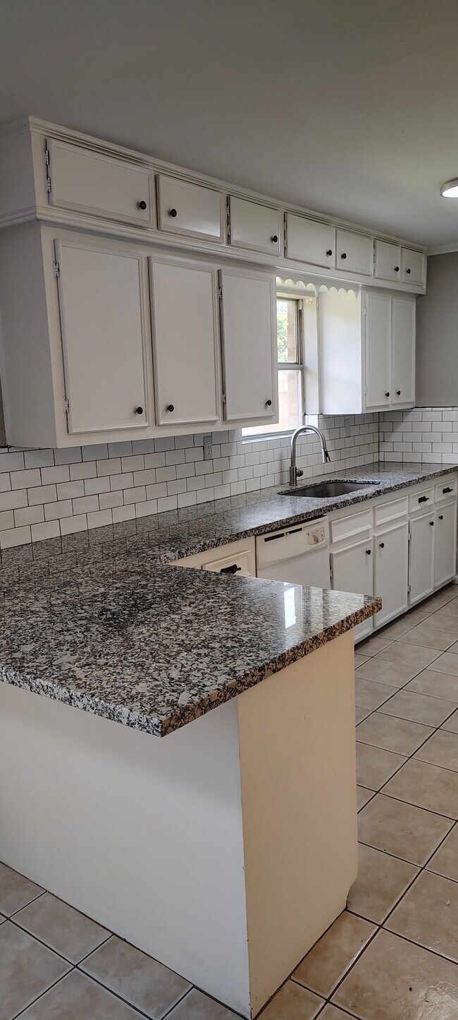 Foto del edificio - 4616 Singletary Rd