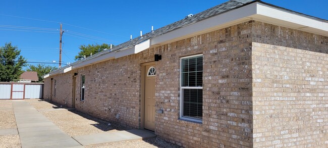 Foto del edificio - LUXURY LARGE UNIT IN EAST CLOVIS
