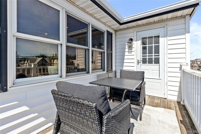 Foto del edificio - 175 Roosevelt Blvd