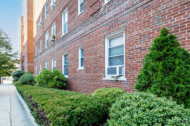 Building Photo - Saunders Court