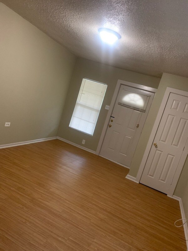 Living Room - 1620 Caldwell St