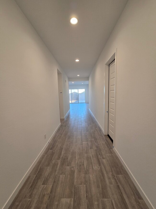 Building Photo - 23039 E Roundup Way