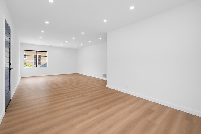 Foto del edificio - 213 S Gale Dr