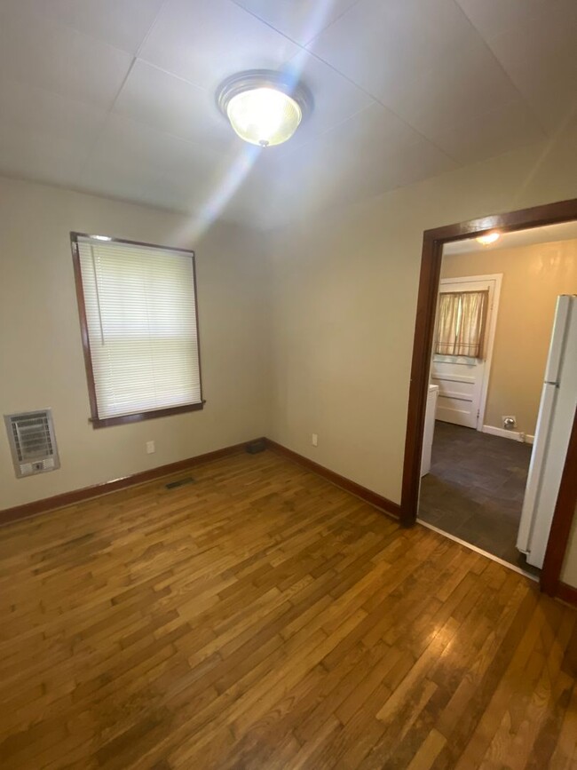 Building Photo - 2408 Amber St