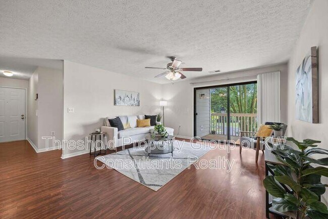 Foto del edificio - 6823 Meadow Creek Dr