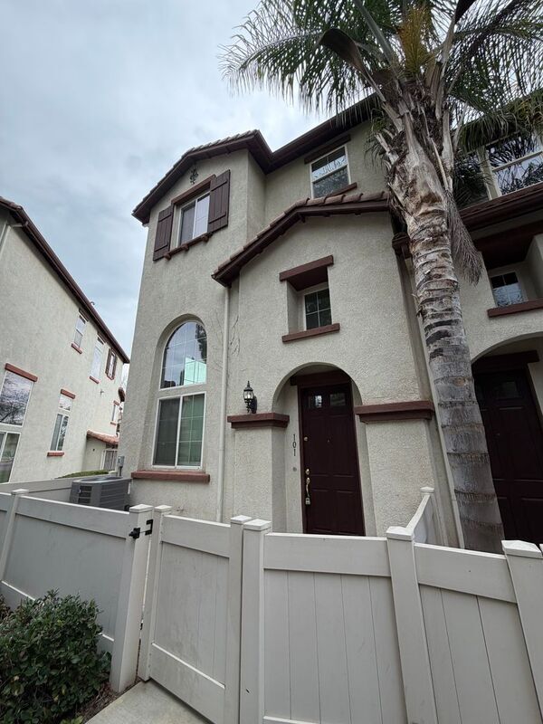 Building Photo - 33770 Willow Haven Ln