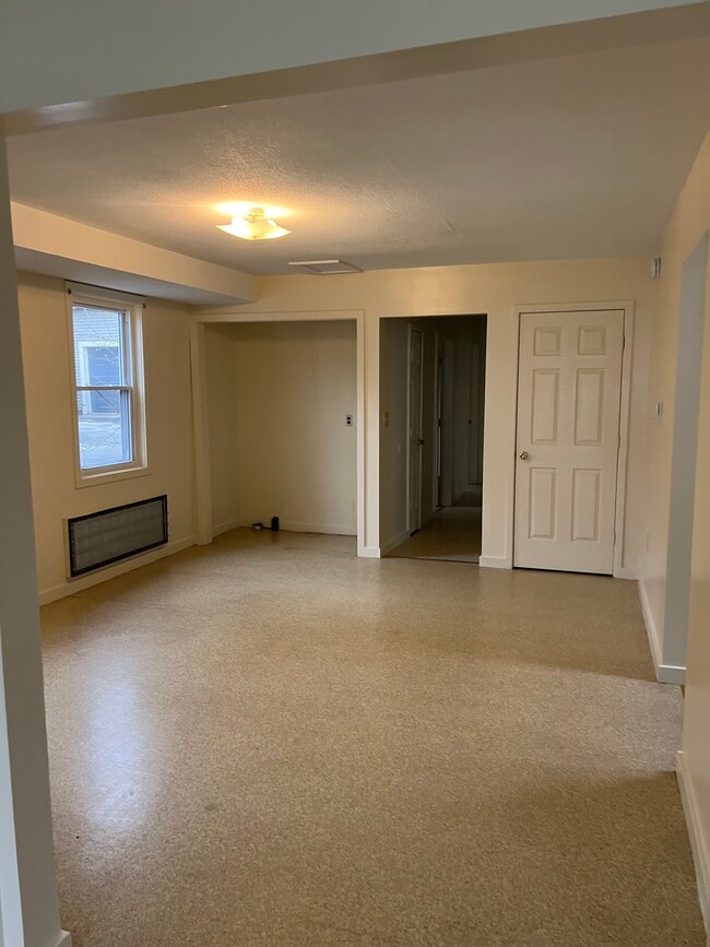 Building Photo - 64 Spring St