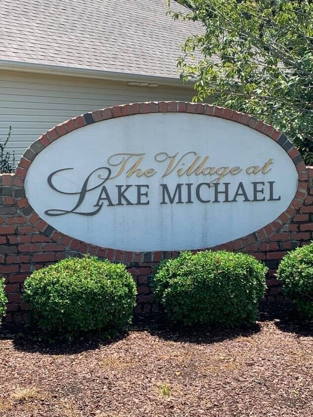 Building Photo - 623 Oakfield Tr