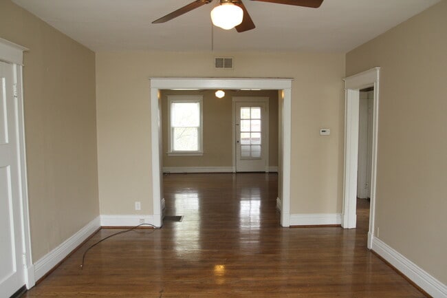 Building Photo - 726 Kingsland Ave