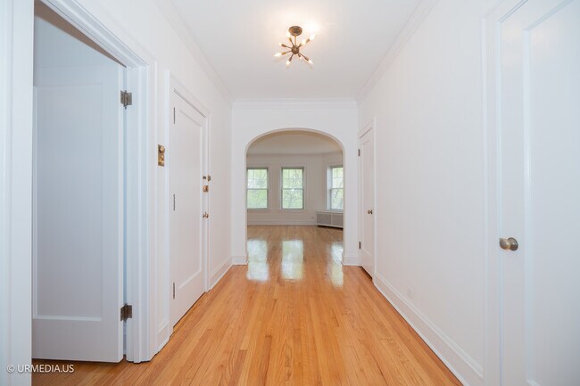 Foto del edificio - 6251 N Oakley Ave