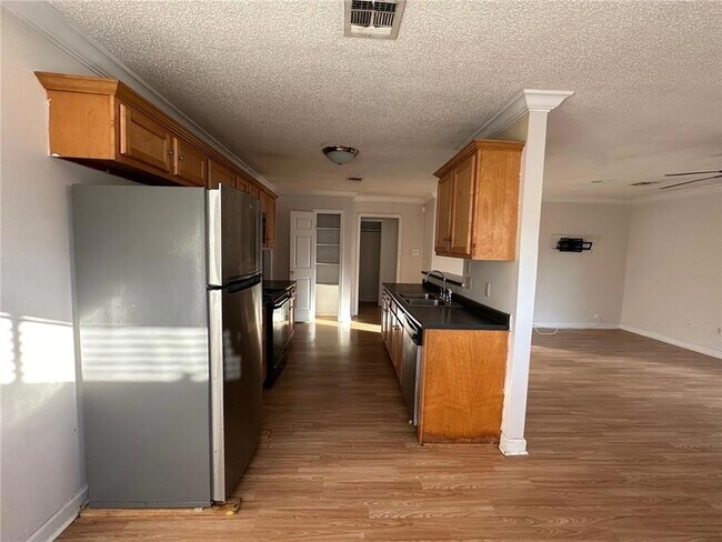Building Photo - 7424 Woodbine Dr