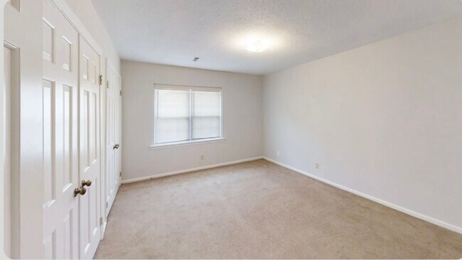 Foto del edificio - 1309 W Meadowview Rd