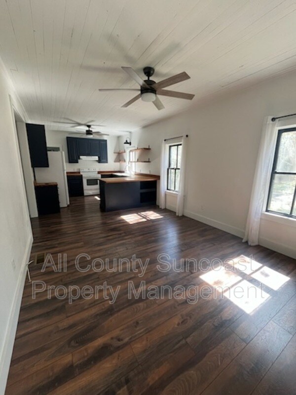 Building Photo - 420 Magnolia St