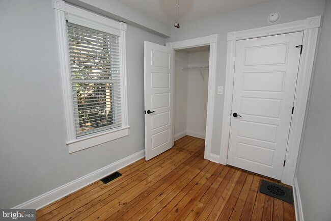 Building Photo - 412 W Ocean Heights Ave
