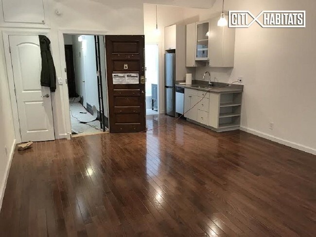 Foto del edificio - 335 W 71st St