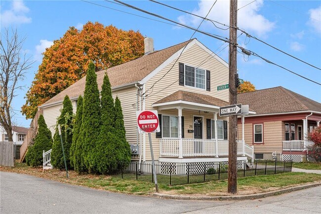 Building Photo - 25 Ordway St